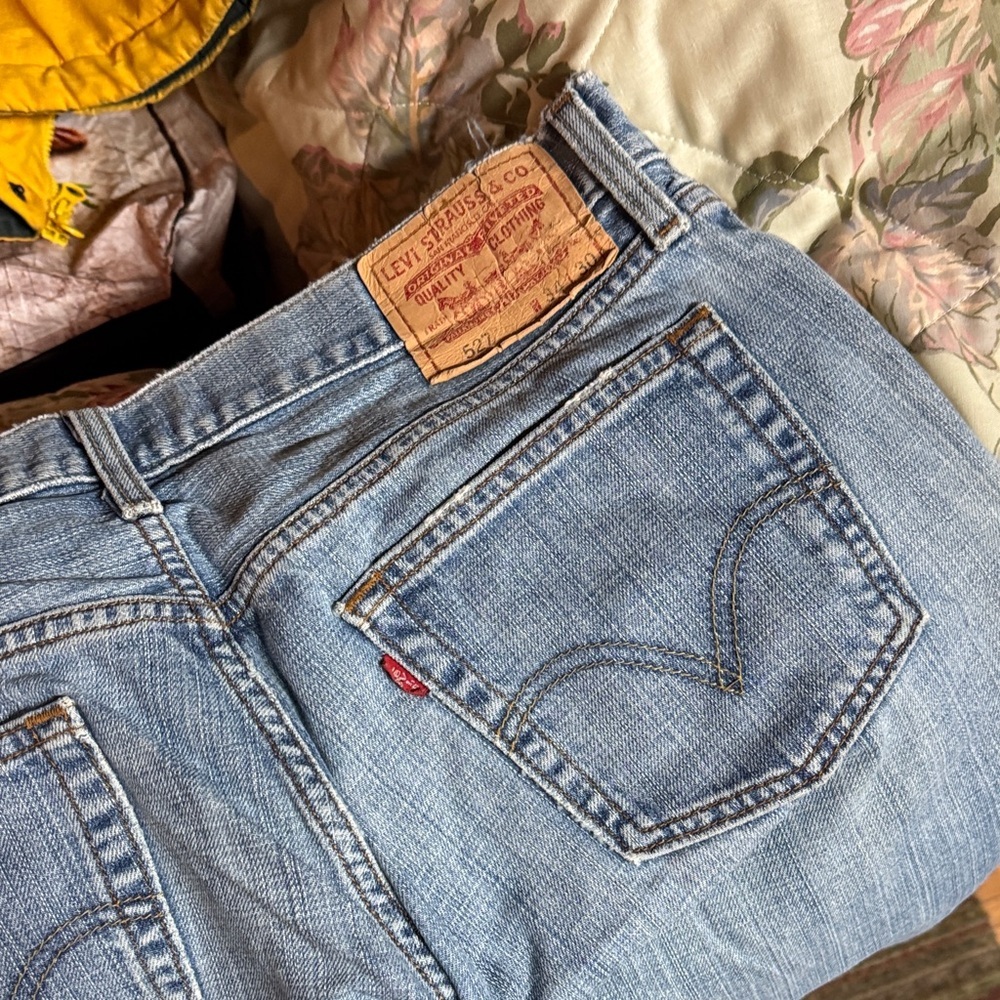Levi's Classic Blue Jeans - Picture 2 of 7